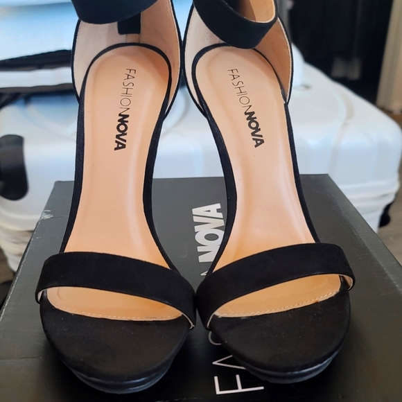 Fashion Nova TNT Heels - Picture 5 of 6